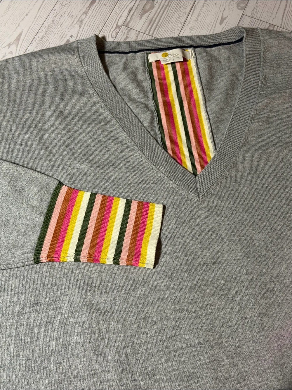 Boden Women’s XL Gray V-Neck Sweater Multicolor Stripe Cuffs Back Detail
